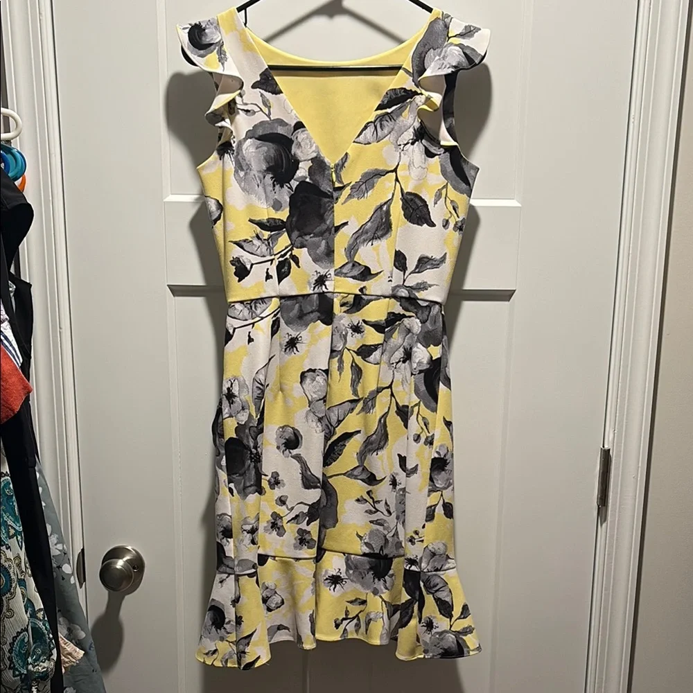 Sleeveless Floral Ruffle Hem Dress in Yellow and Gray